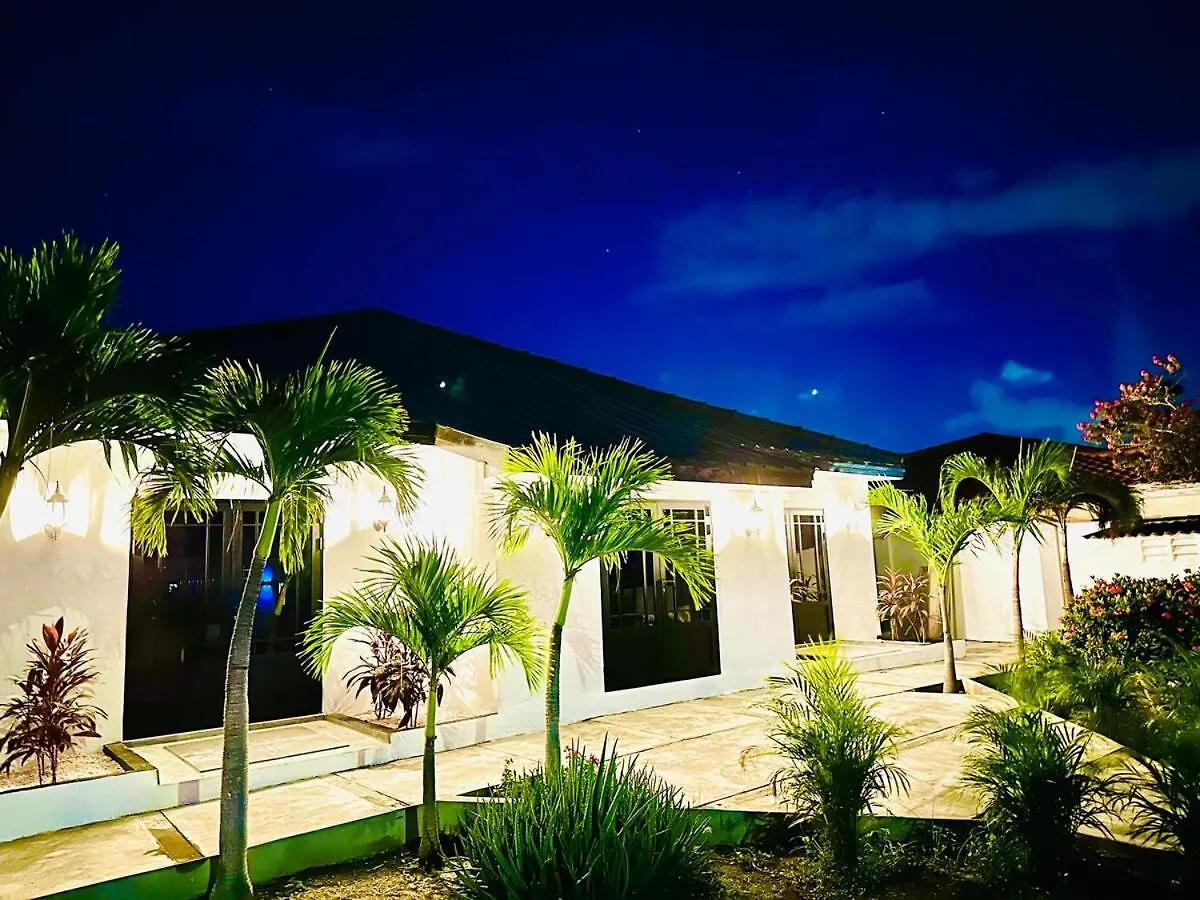 Eagle Stays Aruba-New Luxurious One Bedroom Apartment Near Eagle Beach! Oranjestad 0*,  Aruba